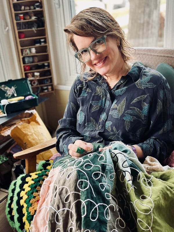 Amanda Nadig quilting away