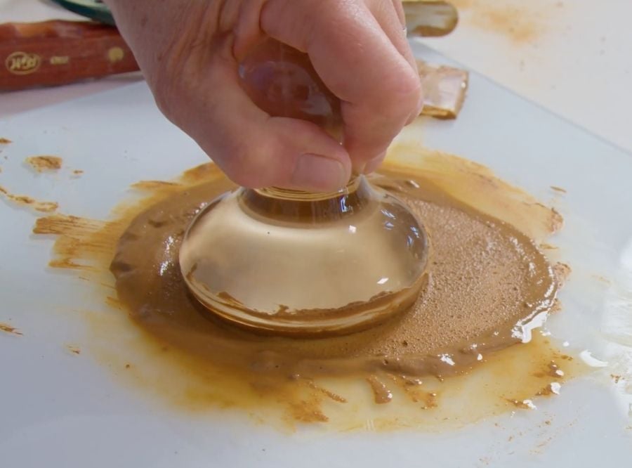 Claire Benn creating her own pigments