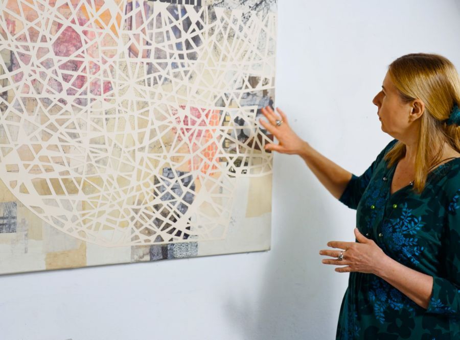 Cordula Kagemann discussing one of her artworks